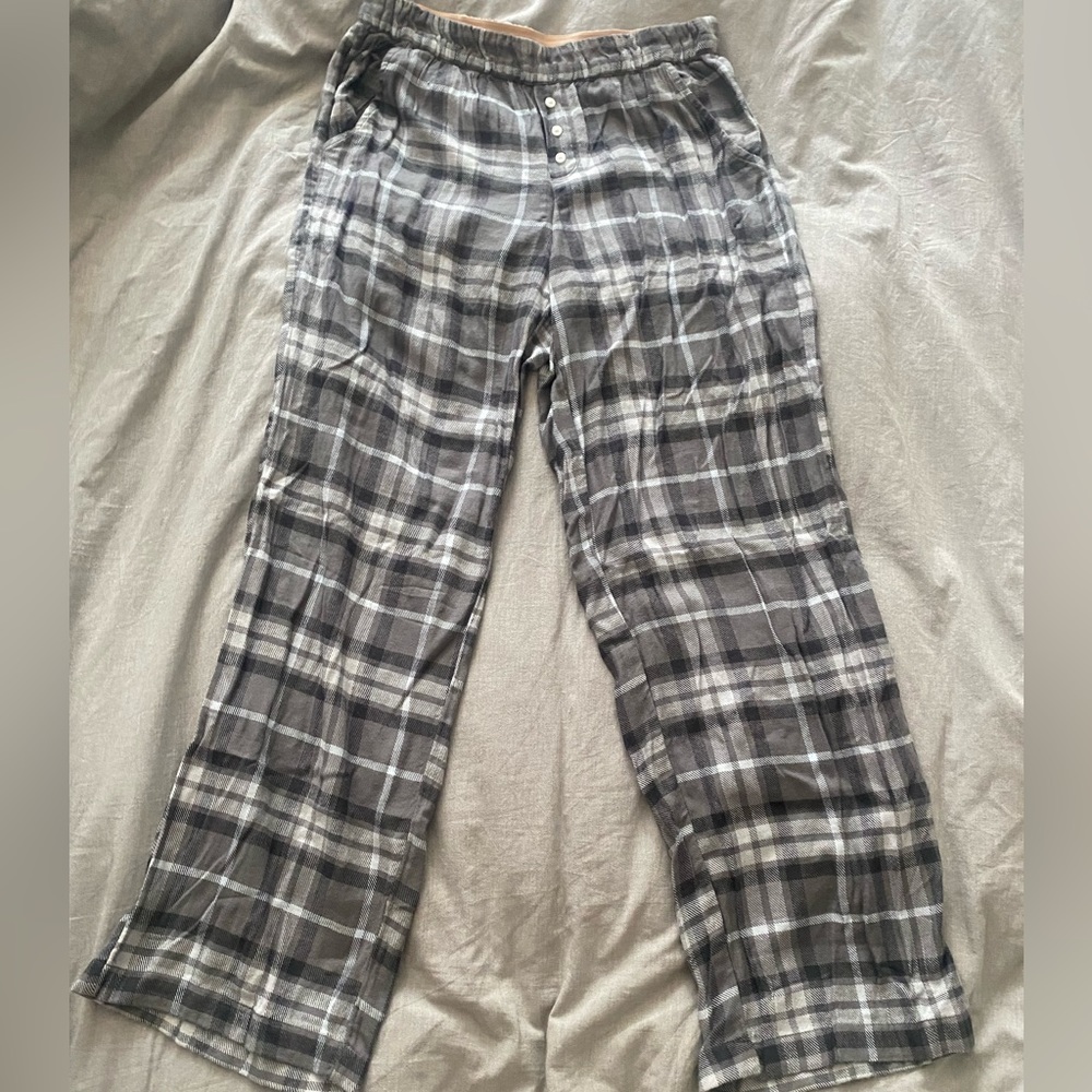 Soft plaid pajama pants from aerie.